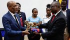 Le Kenya et Haïti signent un accord pour l'envoi de policiers dans l'île en proie aux gangs