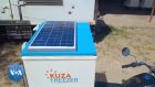 Au Kenya, le plastique recyclé donne vie à des congélateurs solaires