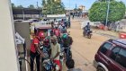 Guinée: les stations essence prises d’assaut face à la psychose de la pénurie