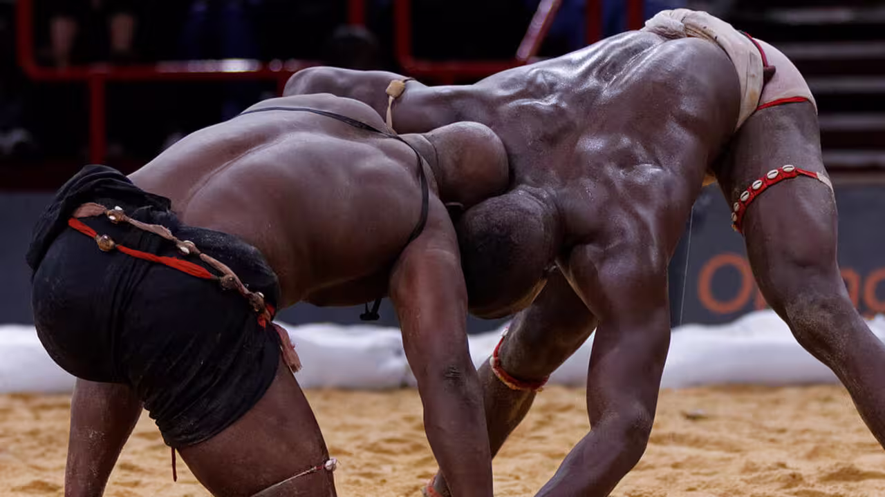 Arrêté à l’AIBD : mot à mot, ce que le lutteur Feugueuleu a déclaré aux enquêteurs