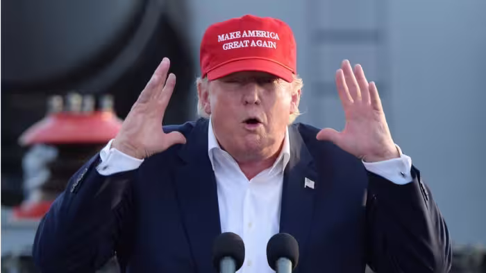 « Tais-toi la cochonne ! » : Quand Donald Trump perd la tête devant une journaliste (vidéo)