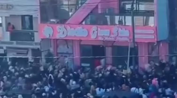 Offres d’emplois : Une foule incontrôlable déferle chez Diodio Glow Skin (vidéo)