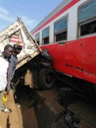 Les images de l’accident impliquant le train de la CAMRAIL reliant Douala – Yaoundé et un camion de sable