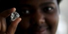 Le Botswana va-t-il vraiment racheter le producteur de diamants De Beers ?