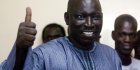 Un patron de presse sénégalais visé par un mandat d’arrêt interpellé en France, puis libéré