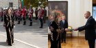 Asma Babouche, ambassadrice d’Algérie en Bulgarie, prend ses fonctions vêtue d’un caftan algérien