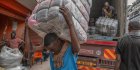 Le Kenya, destination finale de la fast-fashion, croule sous les vêtements de seconde main