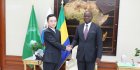 Le Chef de l'État échange avec le Représentant de Huawei Afrique