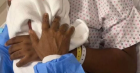 Après son accouchement, Virginie dévoile une photo d’elle avec sa fille sur son lit d’hôpital (photo)