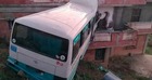 Accident CHOC à Jijel : Un bus dérape et finit sa course dans une maison [IMAGES]