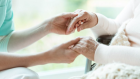 Alzheimer : l’aidant, un rôle clé mais lourd à porter