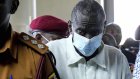 Ouganda: l'opposant Kizza Besigye est détenu «dans ces conditions malsaines et humiliantes», affirme son épouse