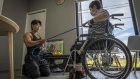 Au Japon, des culturistes mettent leurs muscles au service du soin, face à la pénurie de personnel