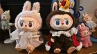 De Pékin à Rihanna, les poupées Labubu mascottes du soft power chinois