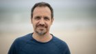 Avec Kaamelott: deuxième volet, Alexandre Astier pousse encore plus loin les limites de son univers