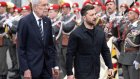 En visite en Autriche, Zelensky évoque l'achat d'armes américaines