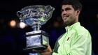Tennis: Carlos Alcaraz remporte l'Open d'Australie en battant Novak Djokovic