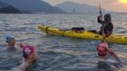 Autour de la plus grande île de Hong Kong, le record de deux nageurs marathoniens
