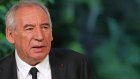 Retraites: Bayrou cherche un chemin, le PS dépose une motion de censure