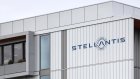 Stellantis commence à redresser ses ventes mais la Bourse s'inquiète de charges à venir