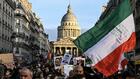 Malgré la répression en Iran, l'espoir en étendard dans les manifestations en France