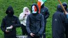 Irlande du Nord: rassemblement contre une marche orangiste à Portadown