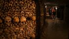 Dernières balades entre les morts avant travaux aux Catacombes de Paris