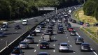 Rouler en chargeant sa batterie: deux solutions de route électrique testées en France