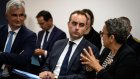 Lecornu retire la suppression de deux jours fériés et tend la main à la gauche