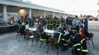 Pour les sapeurs-pompiers épuisés, le réconfort d'un bon repas