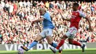 Foot: Arsenal et Manchester City se neutralisent, bonne affaire pour Liverpool
