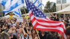 Ils reviennent: à Tel-Aviv, célébrations et attente après l'accord sur la libération des otages