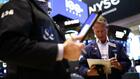 Wall Street voit rouge, entre accélération de l'inflation et craintes sur l'IA