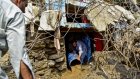 Au Pakistan, secouristes et habitants s'activent dans la boue d'une mousson inhabituellement meurtrière
