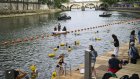 A Paris, les premières baignades dans la Seine sous étroite surveillance