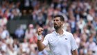 Wimbledon: Djokovic se relève d'une entame cauchemardesque et passe en quart