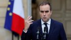 Lecornu, reconduit par Macron, dans une course contre la montre pour former un gouvernement