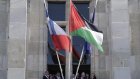 Des drapeaux palestiniens au fronton des mairies lundi, malgré la mise en garde de Beauvau