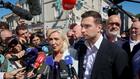 Le Pen, condamnée mais candidate, lance sa campagne sous le feu des critiques