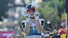 Tour de France: Vollering domine Niewiadoma à Nice et endosse le maillot jaune