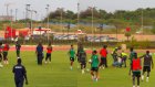 Un supporter sénégalais plaqué au sol après un selfie avec Sadio Mané : la scène choque les internautes (vidéo)