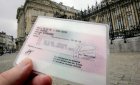 Les titres de séjour bientôt plus chers : la facture s’alourdit pour les étrangers en France