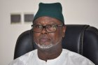« Tu vas répéter tes injures devant la Cybercriminalité » : Alioune Tine porte plainte contre…