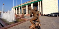 Au Sénégal, le directeur du Grand Théâtre national de Dakar conspué pour avoir voulu s’en prendre aux coiffures des salariées