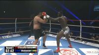 Un coup fatal ! Regardez le KO subi par Thiatou Yoff face à Claudio Istrate (Vidéo)