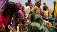 Un an après le début du conflit, les réfugiés soudanais fuient désormais la faim [2/5]