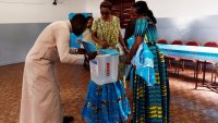 Présidentielle au Cameroun: l'opposition au président Biya compte ses soutiens et discute mutualisation des forces