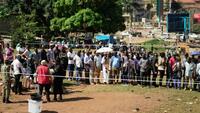 En Ouganda, Internet est toujours bloqué et des problèmes techniques perturbent les opérations de vote