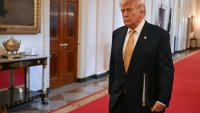 Trump souffre d'insuffisance veineuse, après avoir fait état de jambes enflées