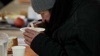 Grand froid: bénévoles et associations en première ligne pour secourir les sans-abri